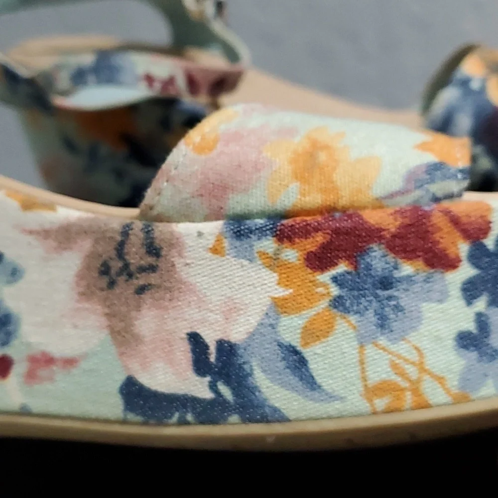 FLORAL ROLLERCOASTERS PLATFORM CHUNKY SANDALS SIZE 7.5 ROMANTIC DAINTY